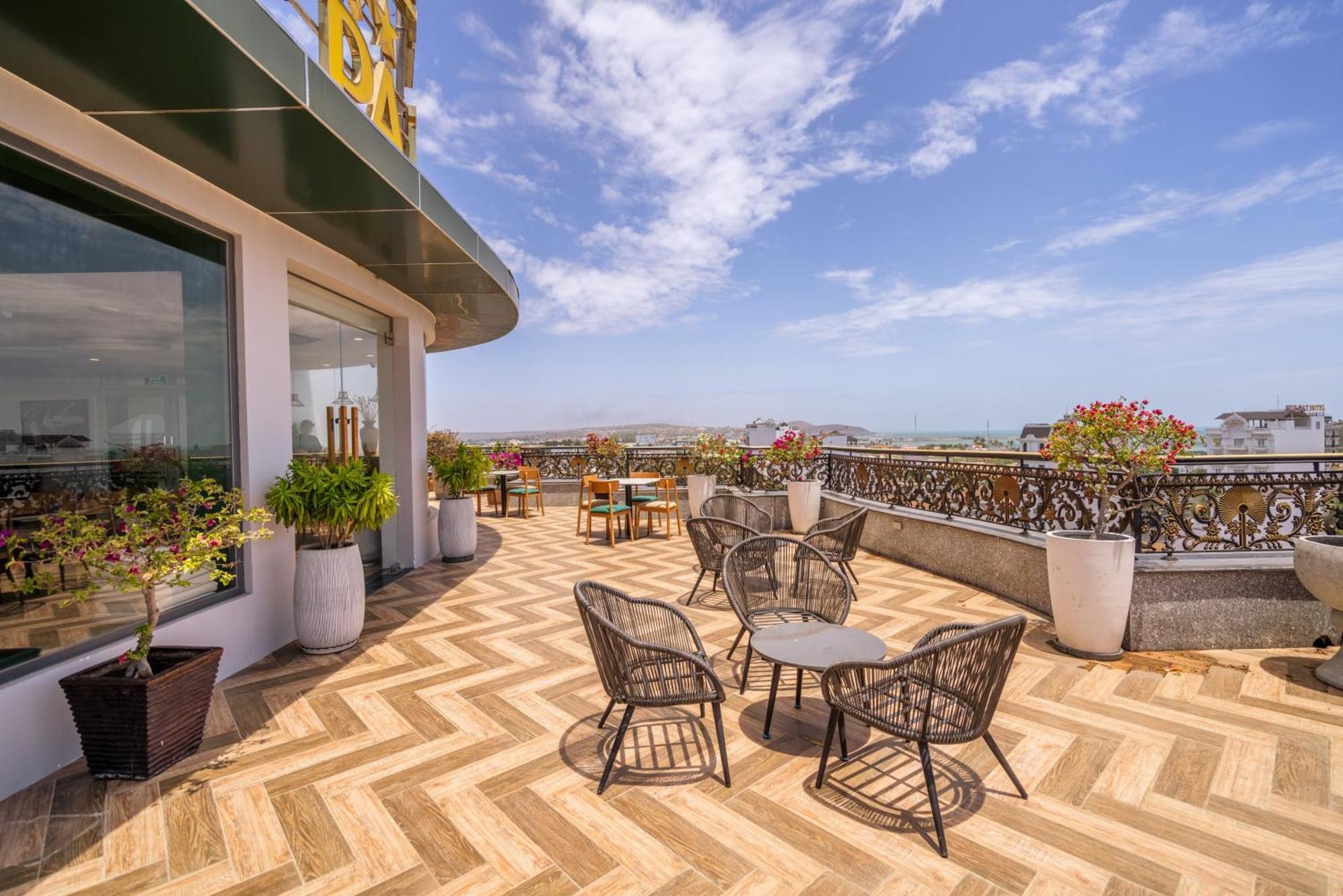 The Palms Hotel By Hmg ฟานเที้ยต ภายนอก รูปภาพ